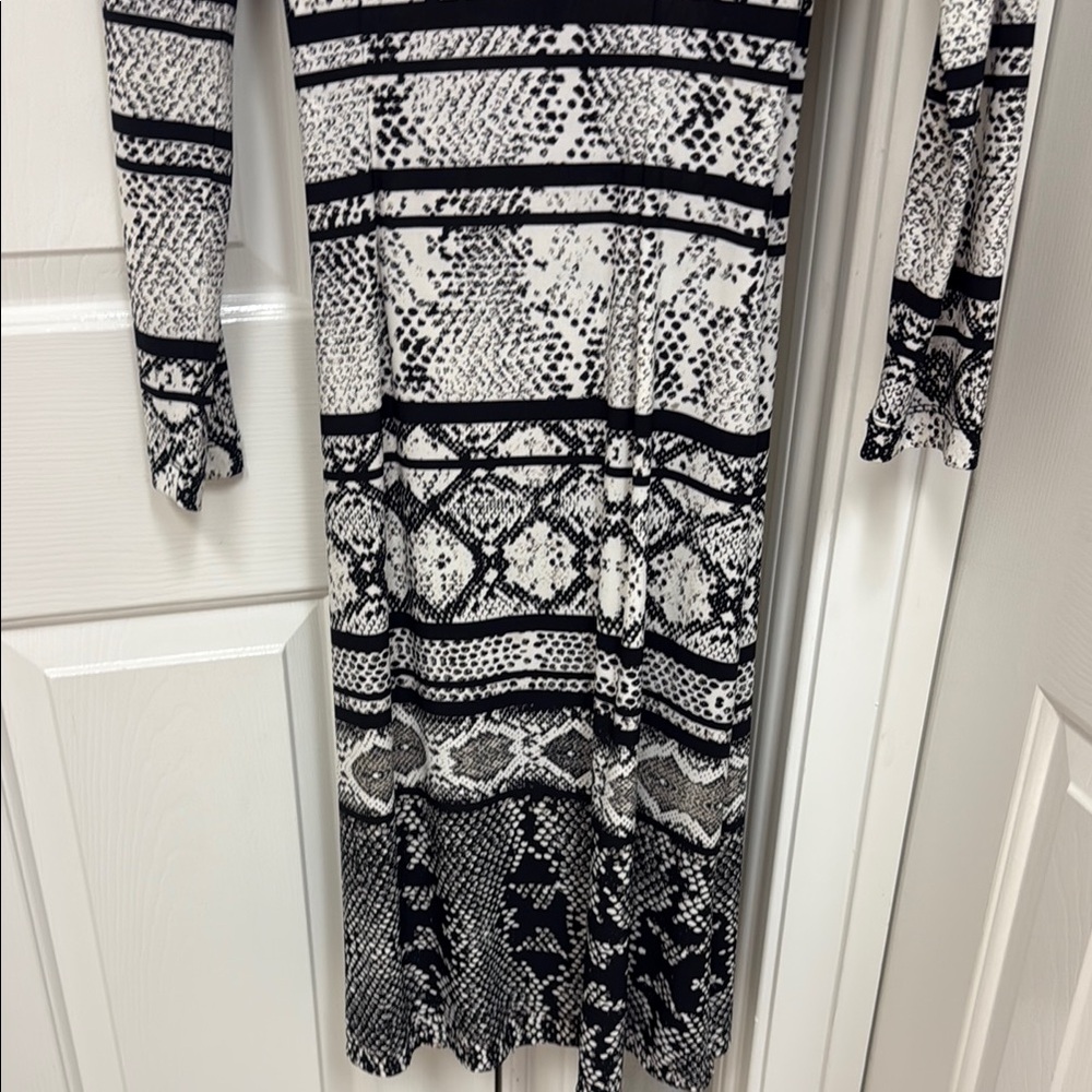 BCBG Black and White Patterned Wrap Dress - Picture 10 of 11